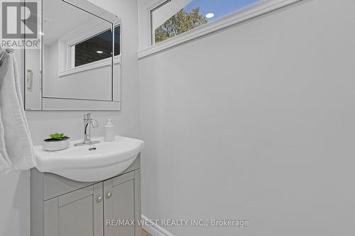 7710 Jubilee Drive, Niagara Falls, ON -  Photo Showing Bathroom