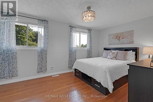 7710 Jubilee Drive, Niagara Falls, ON - Indoor Photo Showing Bedroom