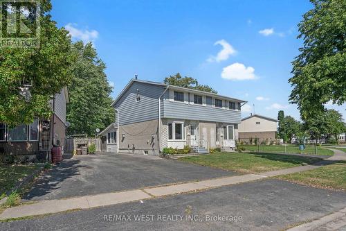 7710 Jubilee Drive, Niagara Falls, ON - Outdoor With Facade