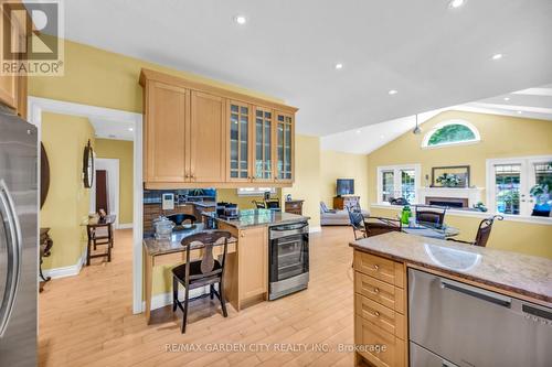 45 Bell Avenue, Grimsby, ON - Indoor Photo Showing Kitchen