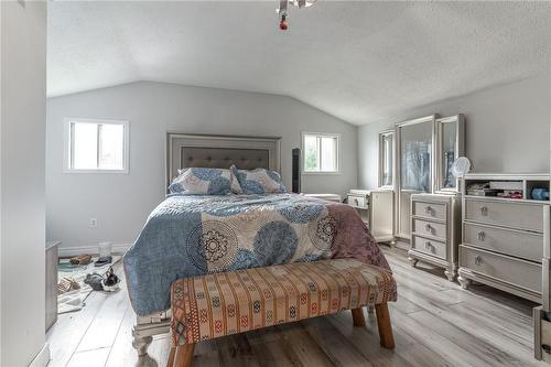 15 Agnes Street, Hamilton, ON - Indoor Photo Showing Bedroom