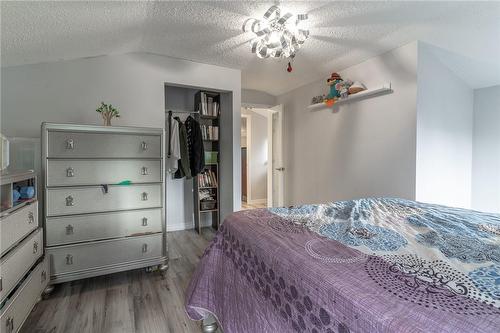 15 Agnes Street, Hamilton, ON - Indoor Photo Showing Bedroom