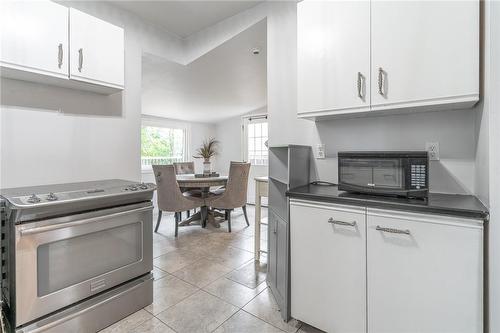 15 Agnes Street, Hamilton, ON - Indoor Photo Showing Kitchen