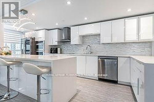 1407 - 3650 Kaneff Crescent, Mississauga, ON - Indoor Photo Showing Kitchen With Upgraded Kitchen