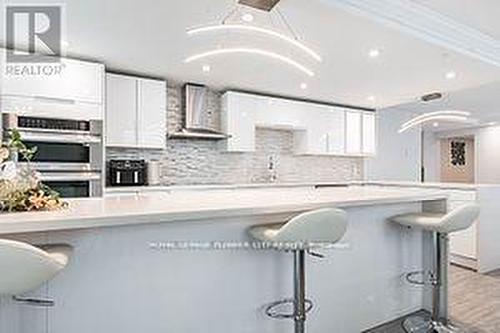 1407 - 3650 Kaneff Crescent, Mississauga, ON - Indoor Photo Showing Kitchen With Upgraded Kitchen