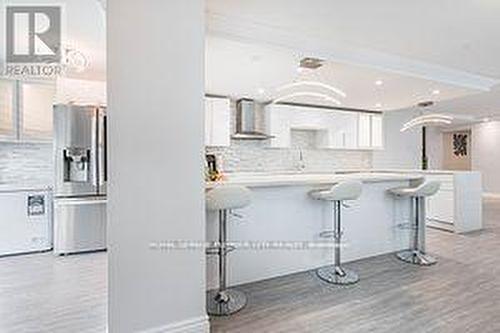 1407 - 3650 Kaneff Crescent, Mississauga, ON - Indoor Photo Showing Kitchen