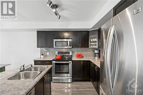 38 Barnstone Drive Unit#4, Ottawa, ON - Indoor Photo Showing Kitchen With Stainless Steel Kitchen With Double Sink With Upgraded Kitchen