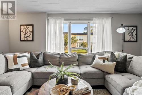 3-1 - 540 Mary Street E, Whitby (Downtown Whitby), ON - Indoor Photo Showing Living Room