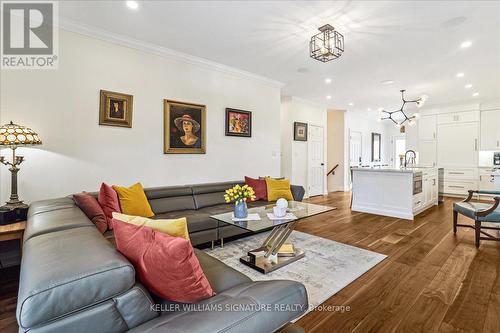 26 Turi Drive, Hamilton, ON - Indoor Photo Showing Living Room