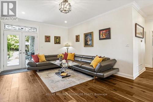 26 Turi Drive, Hamilton, ON - Indoor Photo Showing Living Room