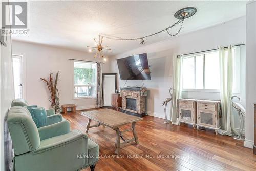 15 Agnes Street, Hamilton (Crown Point), ON - Indoor Photo Showing Living Room With Fireplace