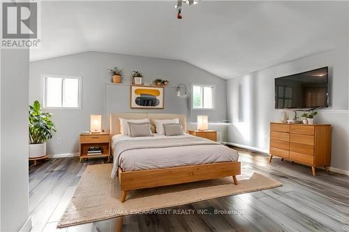 15 Agnes Street, Hamilton (Crown Point), ON - Indoor Photo Showing Bedroom