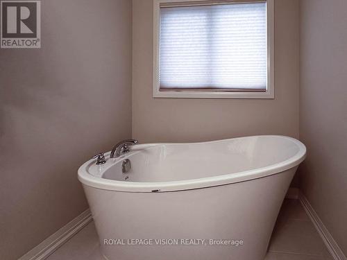 155 Bur Oak Drive, Thorold, ON - Indoor Photo Showing Bathroom