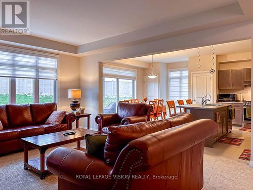 155 Bur Oak Drive, Thorold, ON - Indoor Photo Showing Living Room