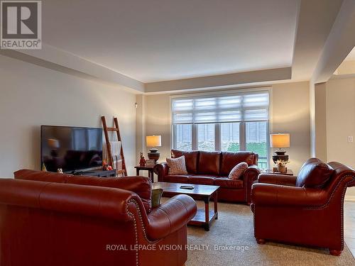 155 Bur Oak Drive, Thorold, ON - Indoor Photo Showing Living Room