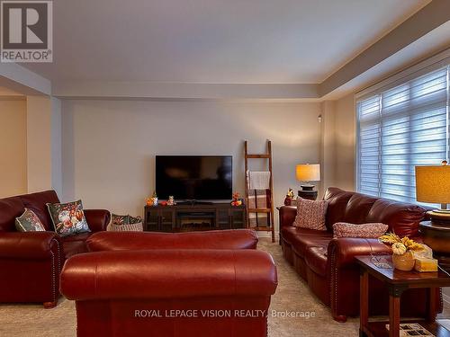 155 Bur Oak Drive, Thorold, ON - Indoor Photo Showing Living Room