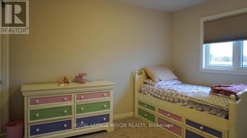 155 Bur Oak Drive, Thorold, ON - Indoor Photo Showing Bedroom