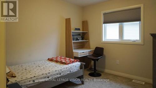 155 Bur Oak Drive, Thorold, ON - Indoor Photo Showing Bedroom