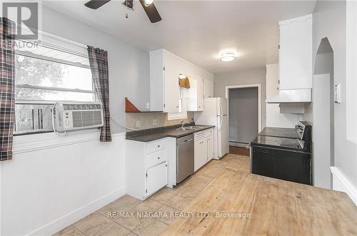 106 Highland Avenue, Port Colborne (Main Street), ON - Indoor Photo Showing Kitchen