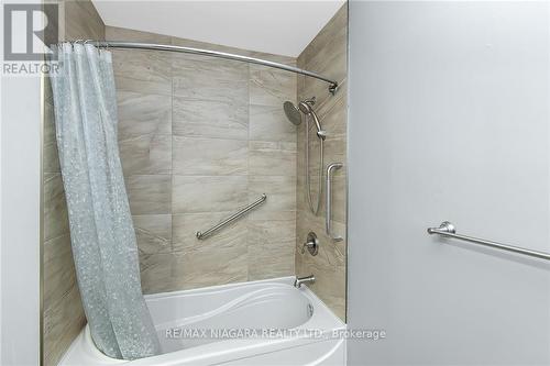 106 Highland Avenue, Port Colborne, ON - Indoor Photo Showing Bathroom