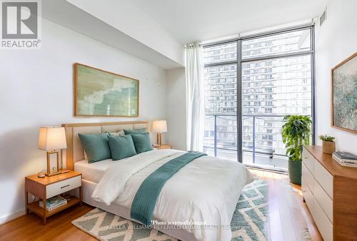 902 - 105 The Queensway, Toronto, ON - Indoor Photo Showing Bedroom