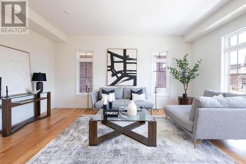 2163 Royal Gala Circle, Mississauga (Lakeview), ON - Indoor Photo Showing Living Room