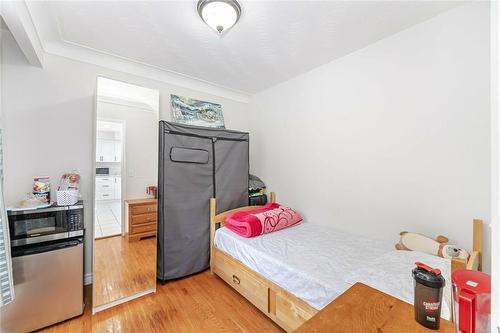 5212 New Street, Burlington, ON - Indoor Photo Showing Bedroom