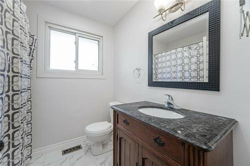 5212 New Street, Burlington, ON - Indoor Photo Showing Bathroom