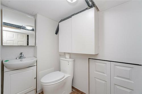 5212 New Street, Burlington, ON - Indoor Photo Showing Bathroom