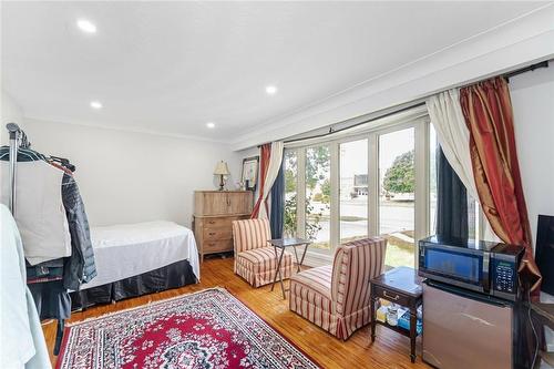 5212 New Street, Burlington, ON - Indoor Photo Showing Bedroom