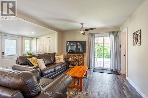 34 Ridgewood Drive, Norfolk, ON - Indoor Photo Showing Living Room