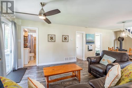 34 Ridgewood Drive, Norfolk, ON - Indoor Photo Showing Living Room