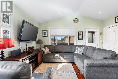 10 Annette Boulevard, Quinte West, ON - Indoor Photo Showing Living Room