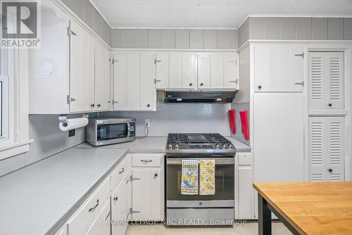 396 Helena Street, Fort Erie (Lakeshore), ON - Indoor Photo Showing Kitchen