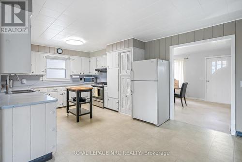 396 Helena Street, Fort Erie (Lakeshore), ON - Indoor Photo Showing Kitchen With Double Sink