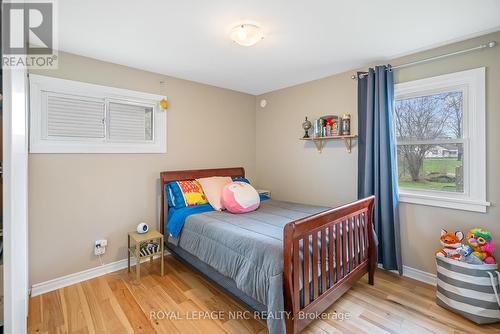 396 Helena Street, Fort Erie (Lakeshore), ON - Indoor Photo Showing Bedroom