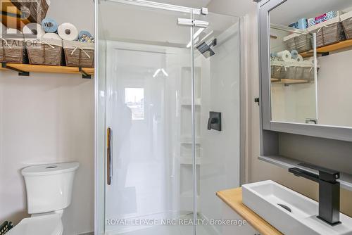 396 Helena Street, Fort Erie (Lakeshore), ON - Indoor Photo Showing Bathroom