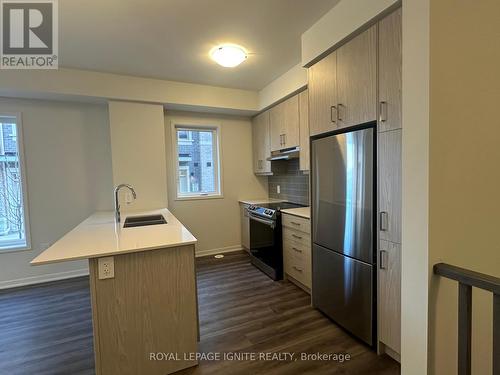 85 - 39 Honeycrisp Crescent, Vaughan, ON - Indoor Photo Showing Kitchen With Double Sink