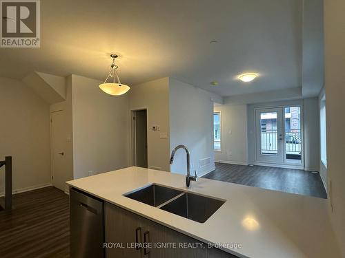 85 - 39 Honeycrisp Crescent, Vaughan, ON - Indoor Photo Showing Kitchen With Double Sink