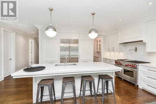 4052 Apple Valley Lane, Burlington (Shoreacres), ON - Indoor Photo Showing Kitchen With Upgraded Kitchen