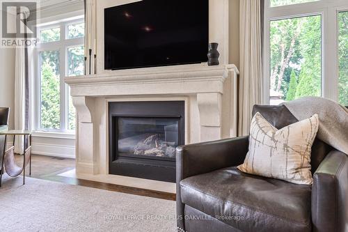 4052 Apple Valley Lane, Burlington (Shoreacres), ON - Indoor Photo Showing Living Room With Fireplace