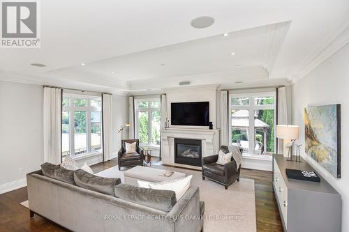 4052 Apple Valley Lane, Burlington, ON - Indoor Photo Showing Living Room With Fireplace