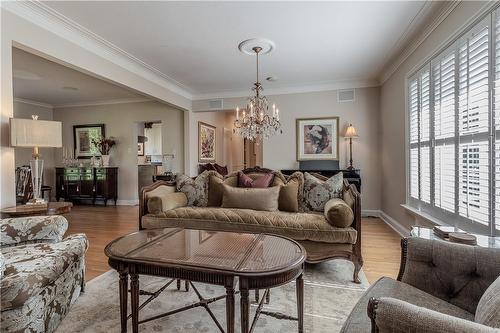 236 Donnelly Drive, Mississauga, ON - Indoor Photo Showing Living Room