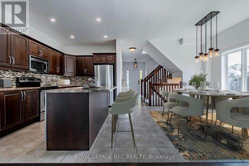 57 Videl Crescent N, St. Catharines, ON - Indoor Photo Showing Kitchen With Upgraded Kitchen