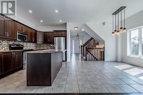 57 Videl Crescent N, St. Catharines, ON - Indoor Photo Showing Kitchen With Upgraded Kitchen