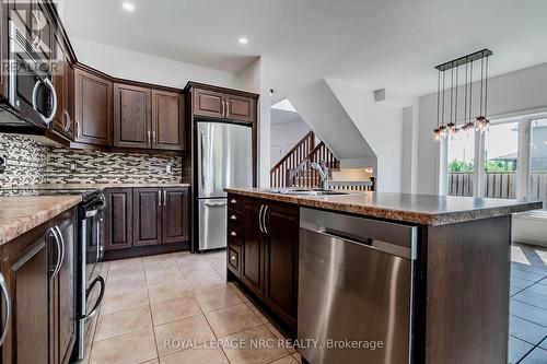 57 Videl Crescent N, St. Catharines, ON - Indoor Photo Showing Kitchen With Upgraded Kitchen