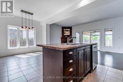 57 Videl Crescent N, St. Catharines, ON - Indoor Photo Showing Kitchen With Double Sink