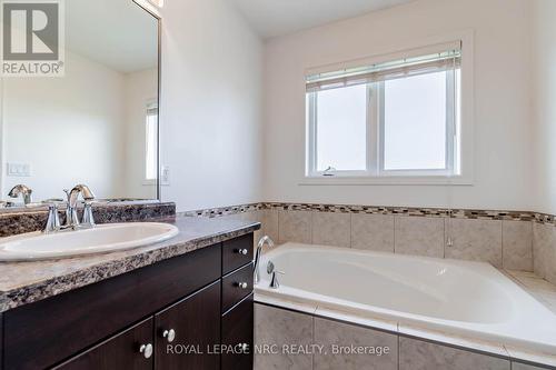 57 Videl Crescent N, St. Catharines, ON - Indoor Photo Showing Bathroom