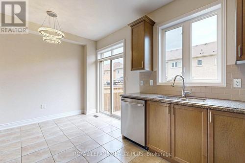 37 Teal Crescent Circle, Brampton (Credit Valley), ON - Indoor Photo Showing Kitchen With Double Sink