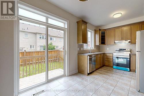 37 Teal Crescent Circle, Brampton (Credit Valley), ON - Indoor Photo Showing Kitchen